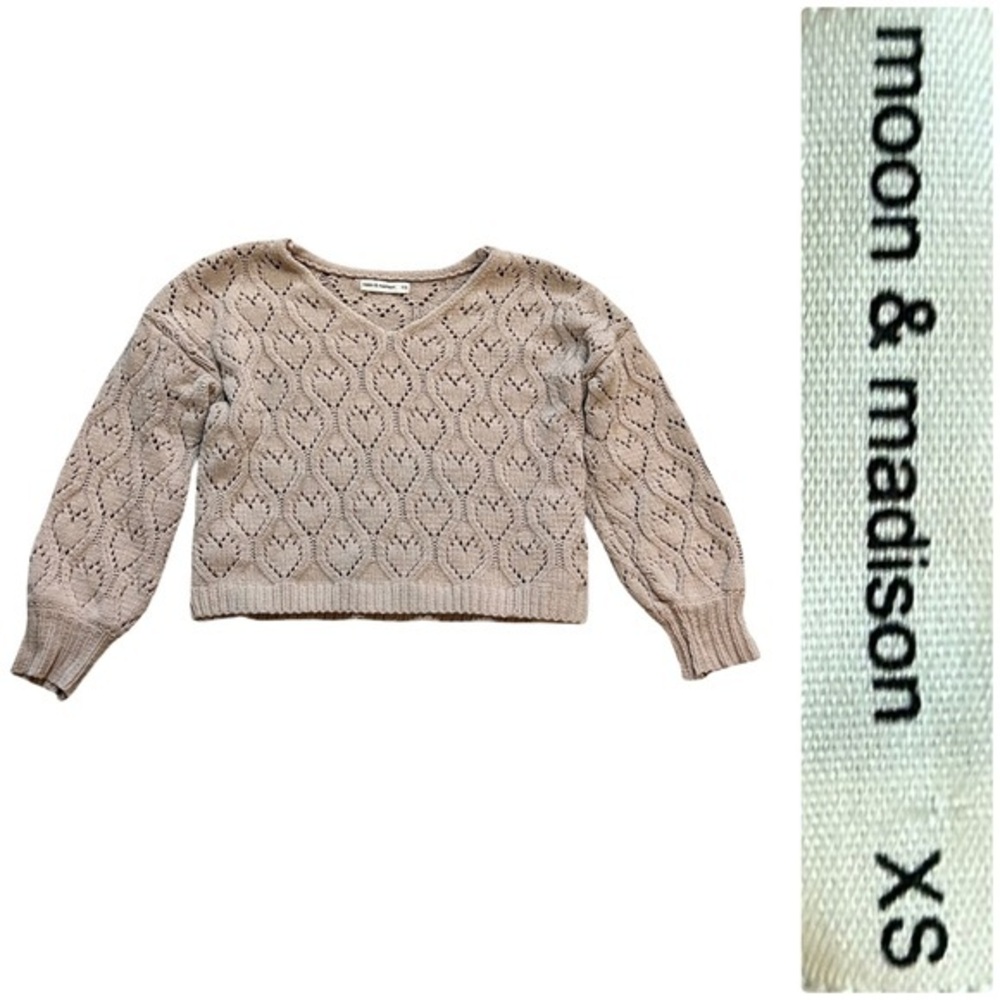 Moon & Madison Women's Light Blush Pink Knit V-Neck Slightly Cropped Sweater